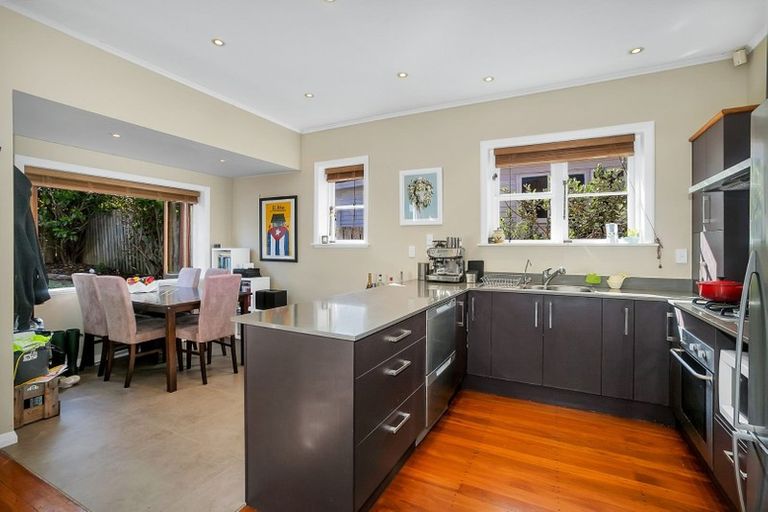 Photo of property in 76b Walmer Road, Point Chevalier, Auckland, 1022