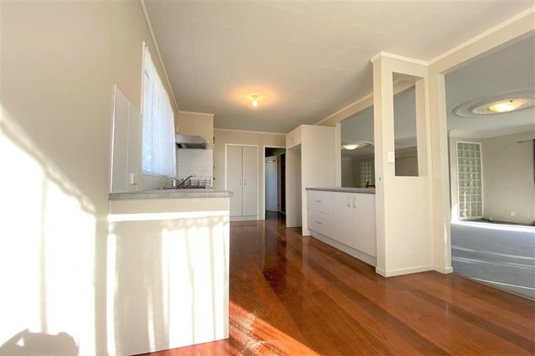 Photo of property in 6 West Harbour Drive, West Harbour, Auckland, 0618