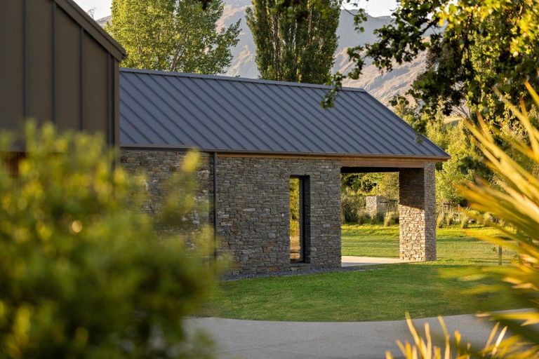 Photo of property in 33 Central Park Avenue, Lake Hayes, Queenstown, 9371