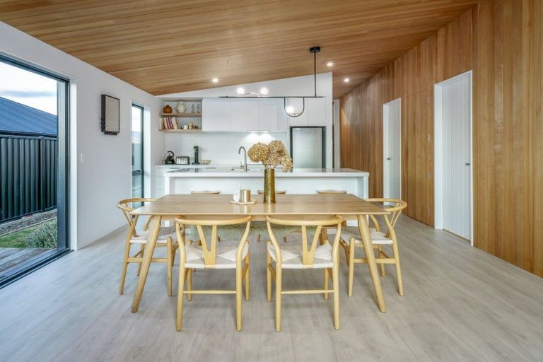 Photo of property in 10 Scurr Terrace, Wanaka, 9305