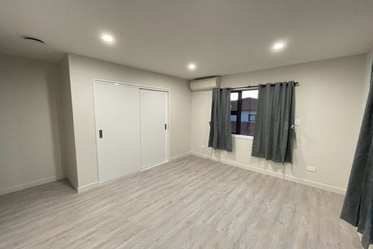 Photo of property in 128b Hutchinsons Road, Bucklands Beach, Auckland, 2014