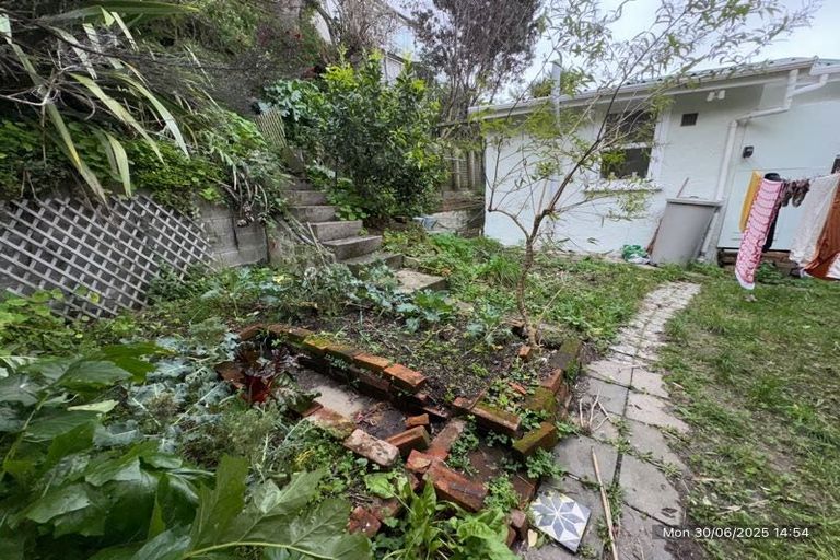 Photo of property in 10a Oriental Terrace, Mount Victoria, Wellington, 6011