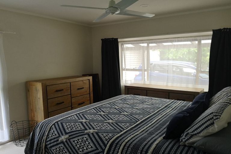 Photo of property in 2/54 Ray Small Drive, Pahurehure, Papakura, 2113