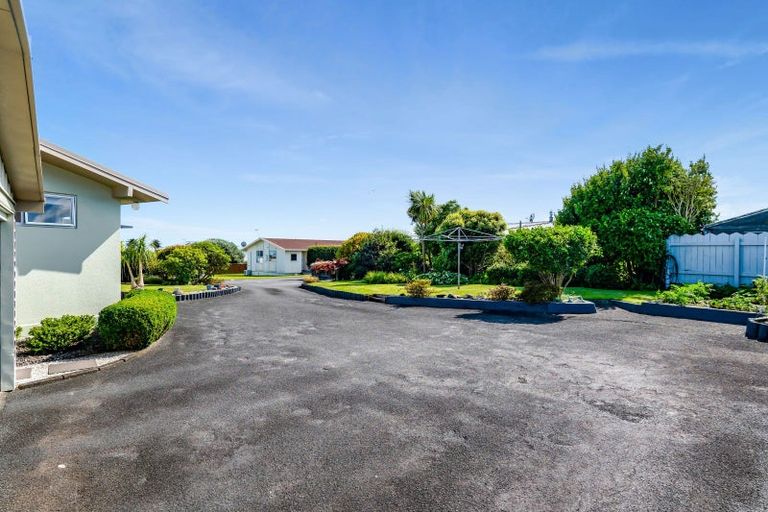 Photo of property in 15 Leon Place, Waitara, 4320