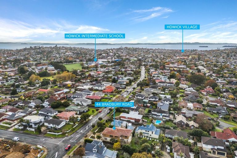 Photo of property in 44 Bradbury Road, Botany Downs, Auckland, 2010