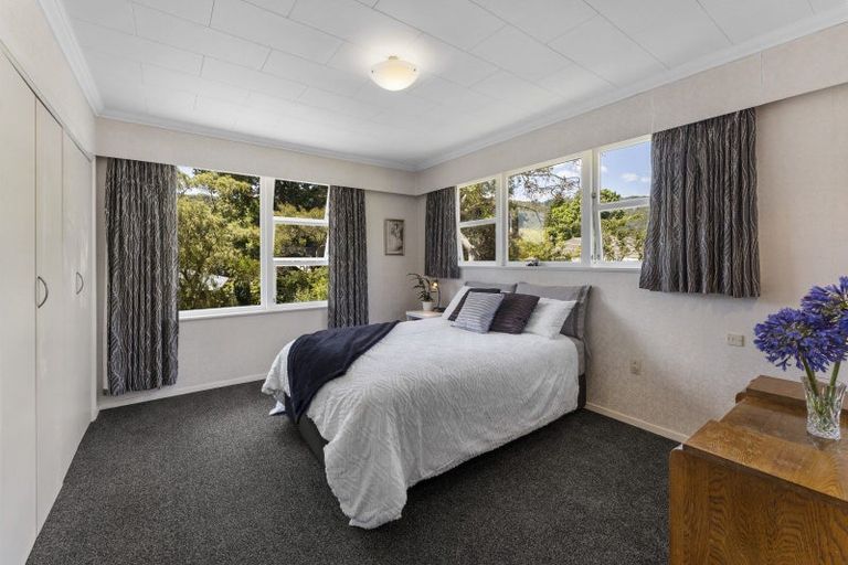 Photo of property in 18a Hawthorn Crescent, Stokes Valley, Lower Hutt, 5019