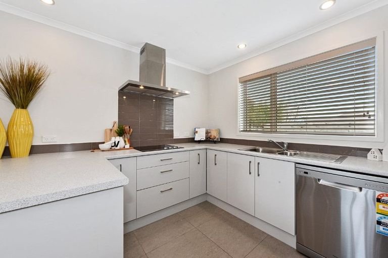 Photo of property in 22 Shrule Place, Huntington, Hamilton, 3210