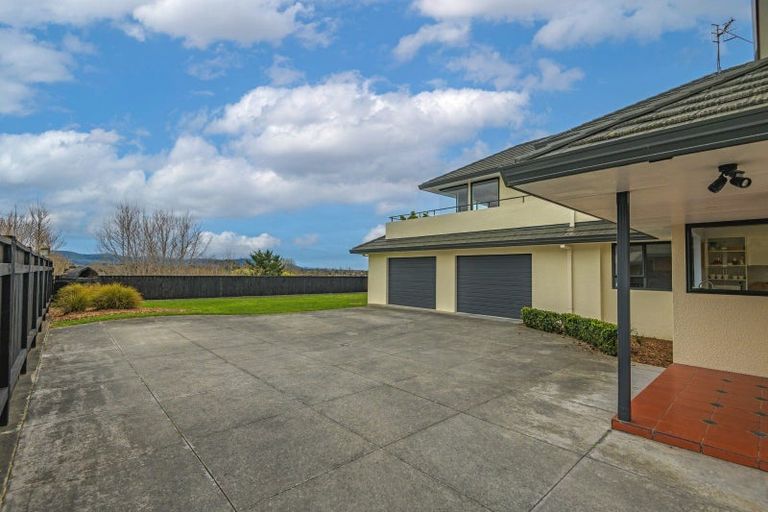 Photo of property in 41 Royal Oak Drive, Kelvin Grove, Palmerston North, 4414