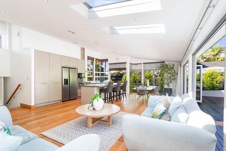 Photo of property in 40 Kittiwake Drive, Schnapper Rock, Auckland, 0632