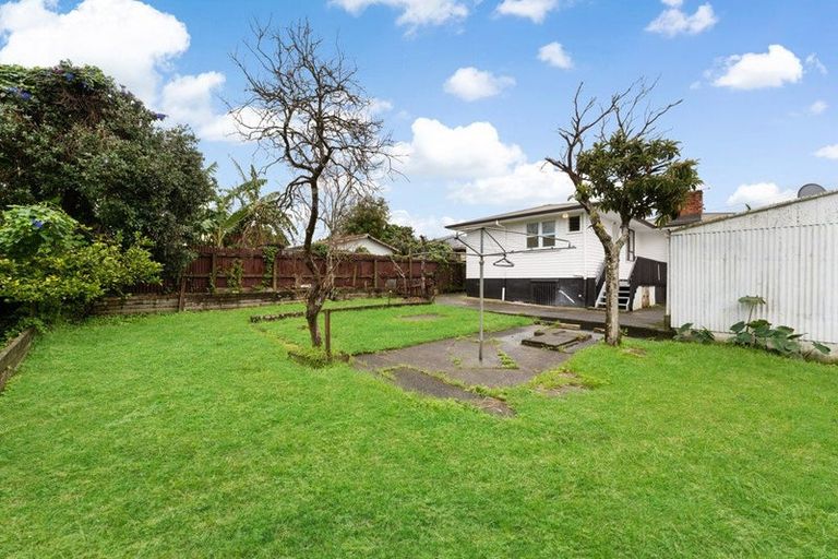Photo of property in 128 Cobham Crescent, Kelston, Auckland, 0602