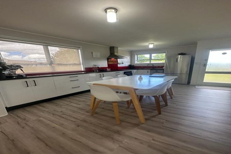 Photo of property in 14 Pukeroa Place, Papakura, 2110