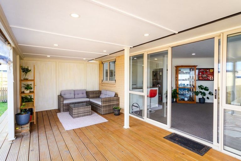Photo of property in 98 Rosalie Terrace, Kelvin Grove, Palmerston North, 4414