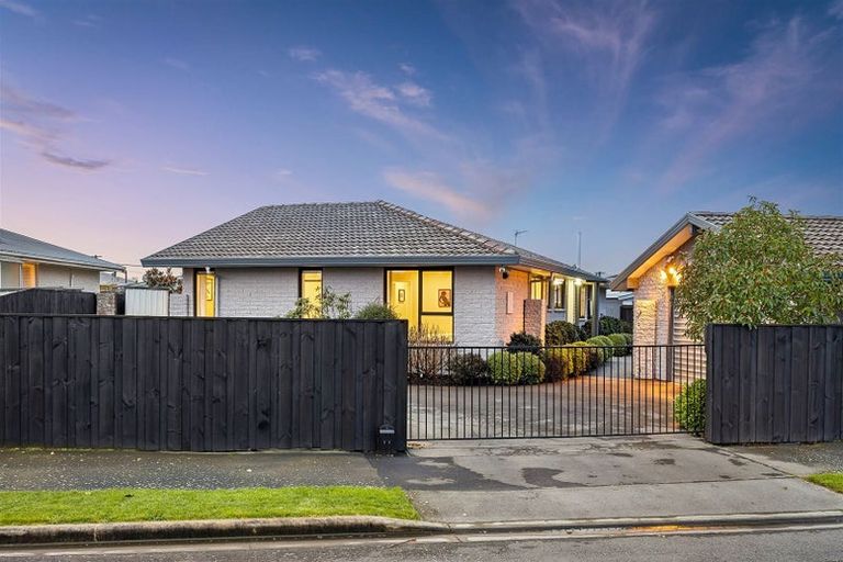 Photo of property in 5 Bulman Place, Casebrook, Christchurch, 8051