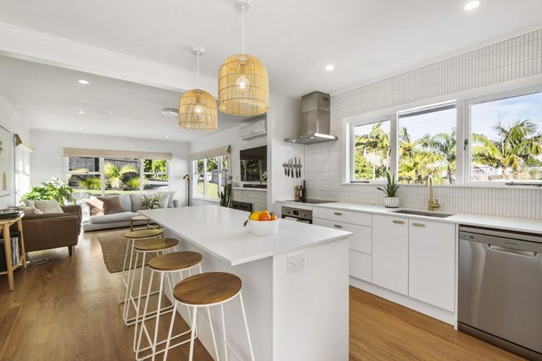 Photo of property in 1/13 Howard Road, Northcote, Auckland, 0627