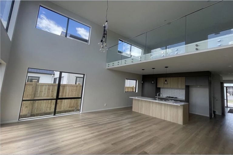 Photo of property in 8 Korowhiti Road, Clarks Beach, 2122