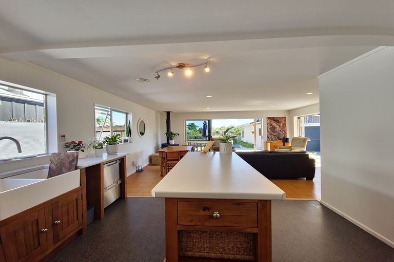 Photo of property in 11 Rodney Avenue, Te Horo Beach, Otaki, 5581