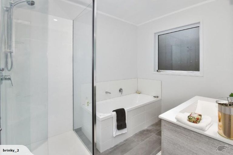 Photo of property in 4 Kawakawa-orere Road, Kawakawa Bay, Papakura, 2585