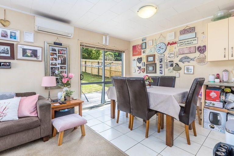 Photo of property in 36 Lavery Place, Sunnynook, Auckland, 0632