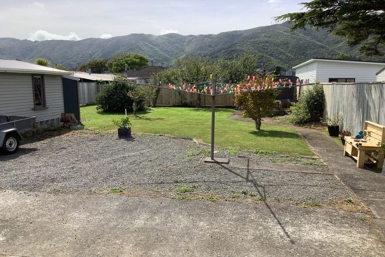 Photo of property in 35 Dover Road, Wainuiomata, Lower Hutt, 5014