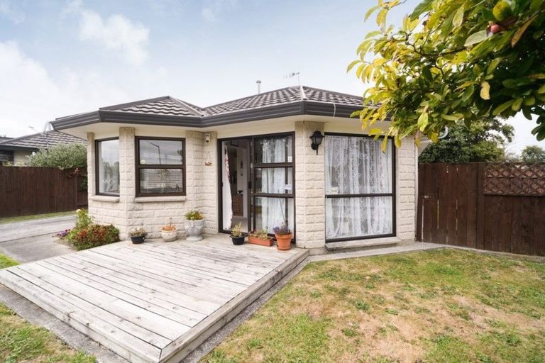 Photo of property in 2 Belvedere Crescent, Takaro, Palmerston North, 4412