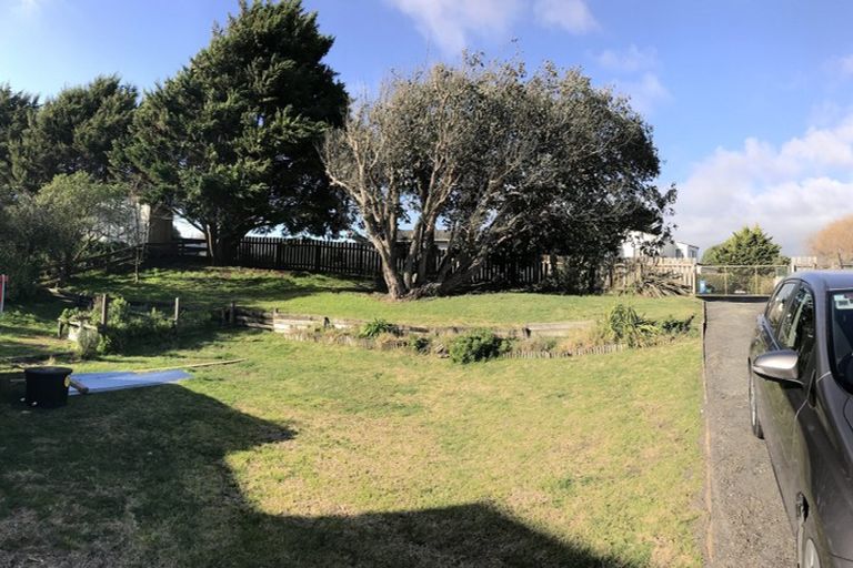 Photo of property in 3 Sarah Street, Waikawa Beach, Levin, 5573