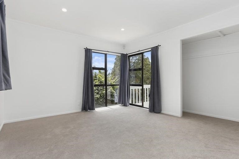 Photo of property in 406 Scenic Drive, Waiatarua, Auckland, 0612