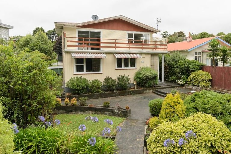 Photo of property in 22 Lincoln Avenue, Tawa, Wellington, 5028
