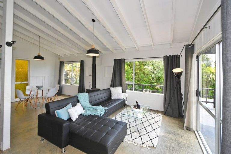 Photo of property in 17 Wonderview Road, Leigh, 0985