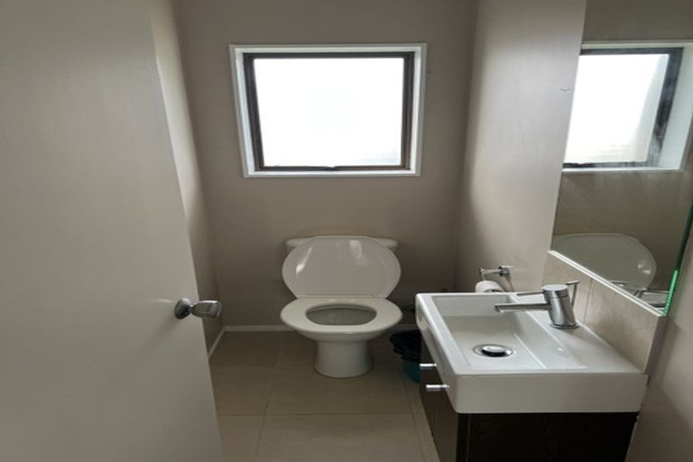 Photo of property in 1/4a Beresford Street, Bayswater, Auckland, 0622