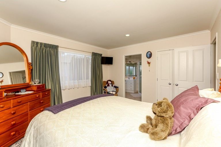 Photo of property in 14 Belt Road, Moturoa, New Plymouth, 4310