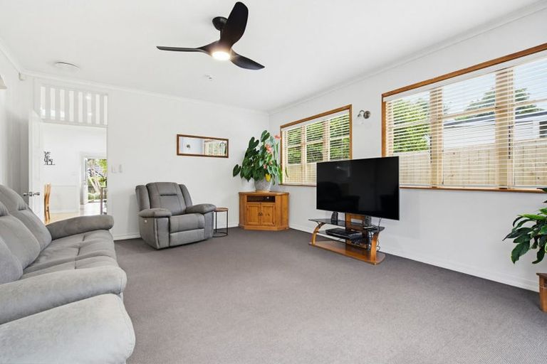 Photo of property in 6 Hull Road, Waiuku, 2123