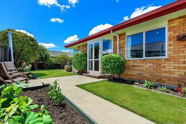 Photo of property in 7b Ronald George Place, Parklands, Christchurch, 8083