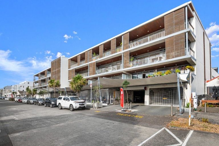 Photo of property in Ocean Breeze Apts, 19107/87 Clyde Road, Browns Bay, Auckland, 0630
