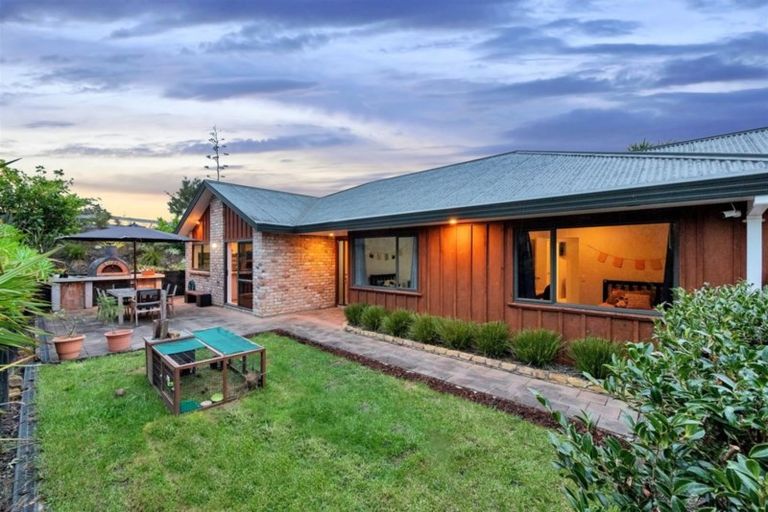 Photo of property in 48a Scott Road, Stanmore Bay, Whangaparaoa, 0932