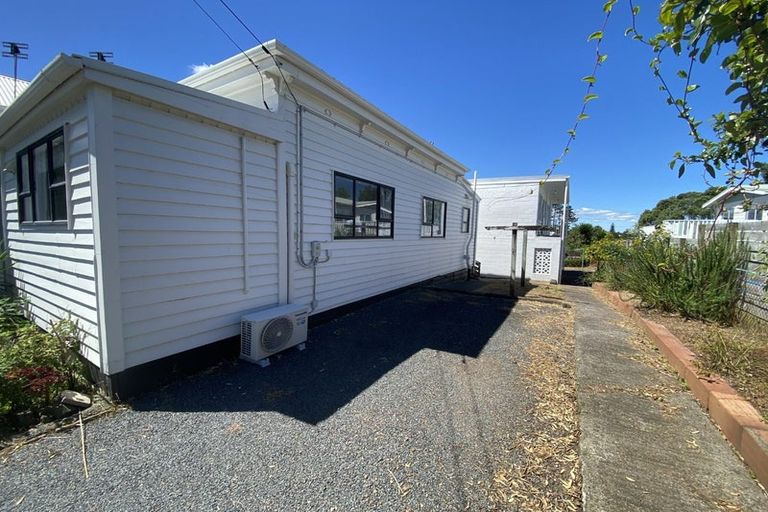 Photo of property in 40 West Coast Road, Glen Eden, Auckland, 0602