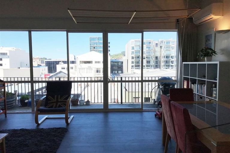 Photo of property in De Vere Apartments, 10/23 Tennyson Street, Te Aro, Wellington, 6011