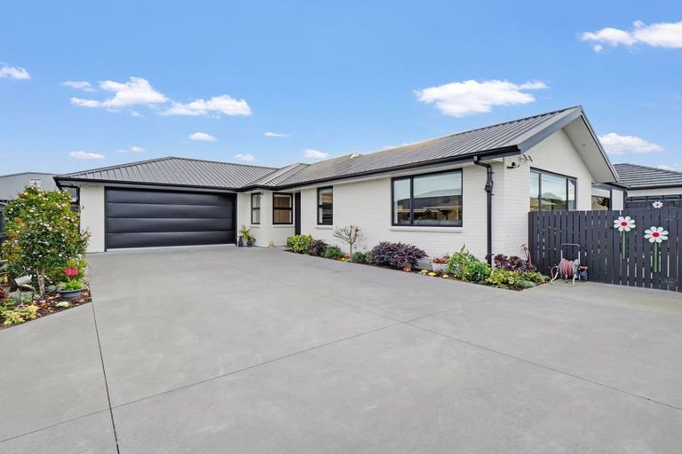 Photo of property in 37 Daniel Place, Kelvin Grove, Palmerston North, 4414