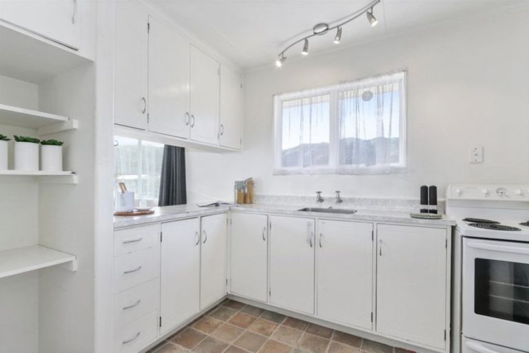 Photo of property in 321a Wellington Road, Wainuiomata, Lower Hutt, 5014