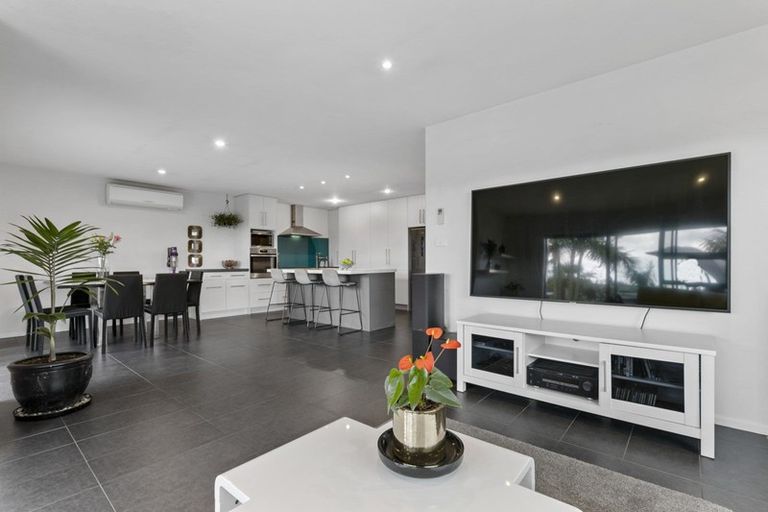 Photo of property in 37 Falcon Drive, Welcome Bay, Tauranga, 3112