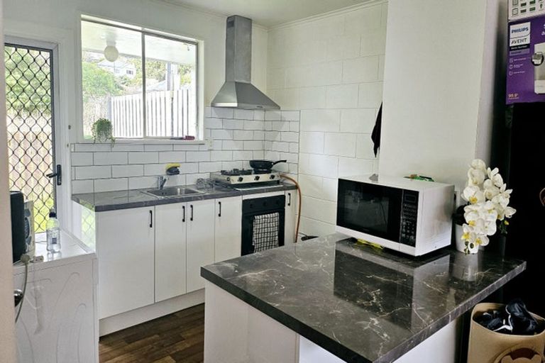 Photo of property in 3/10 Rawson Street, Tawa, Wellington, 5028