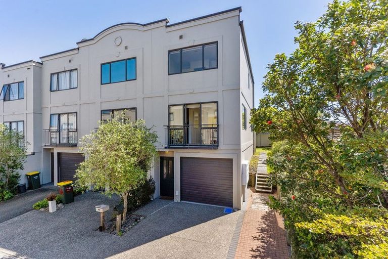 Photo of property in Harbour View Terraces, 9/170 Mokoia Road, Chatswood, Auckland, 0626