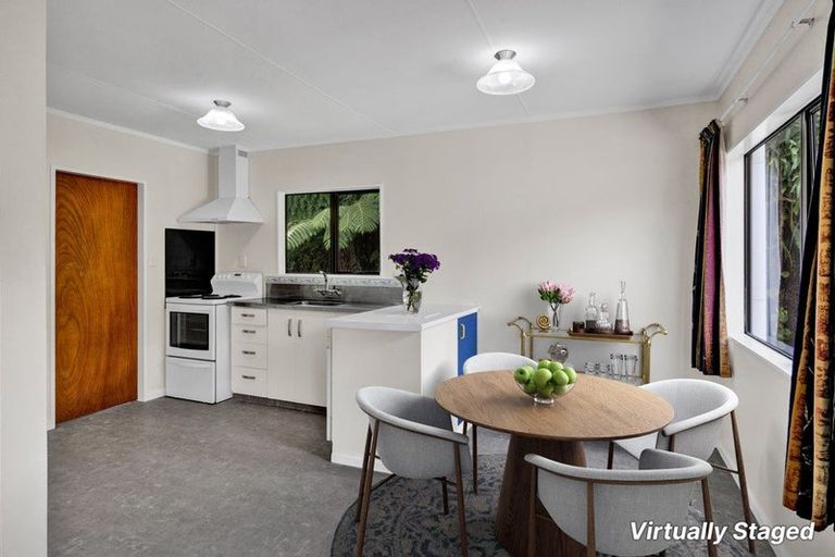 Photo of property in 2/29 Cumberland Street, Merrilands, New Plymouth, 4312
