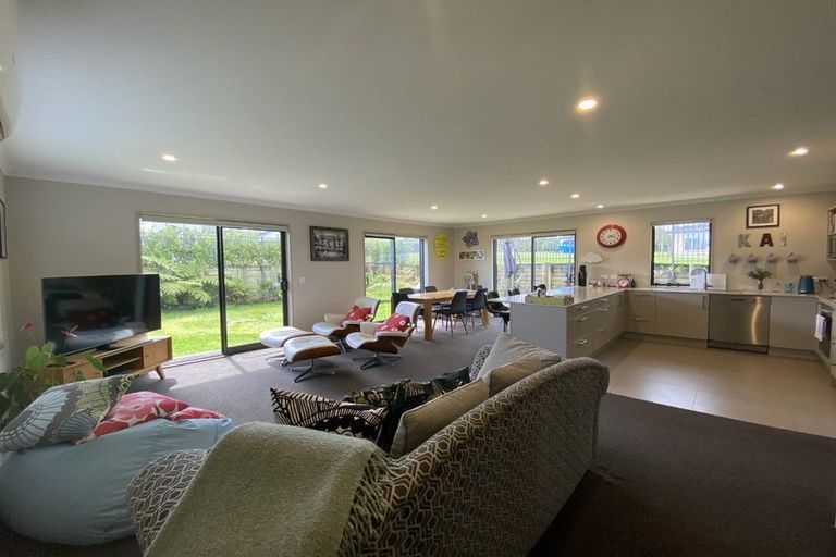 Photo of property in 16 Maylee Crescent, Gulf Harbour, Whangaparaoa, 0930