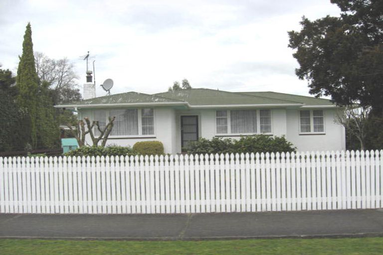 Photo of property in 8 Madden Place, Solway, Masterton, 5810