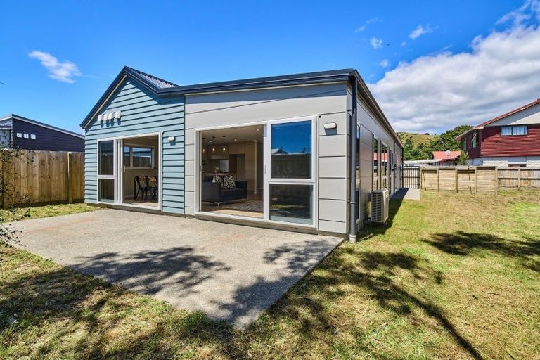 Photo of property in 5 Rotoiti Place, Paraparaumu, 5032