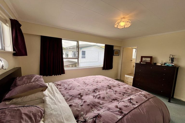 Photo of property in 1 Spicer Place, Tawa, Wellington, 5028