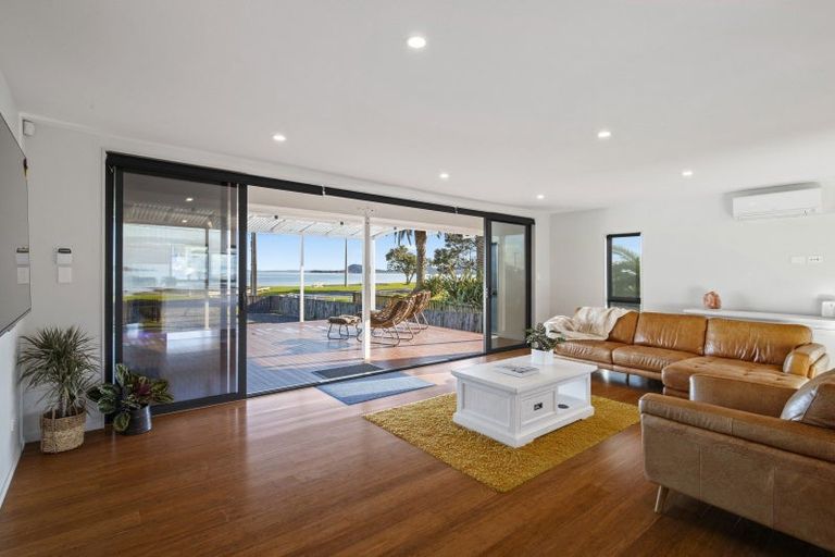 Photo of property in 25 Kawakawa Bay Coast Road, Kawakawa Bay, Papakura, 2585