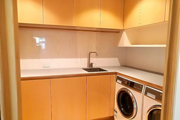 Photo of property in 25 Salamanca Road, Kelburn, Wellington, 6012