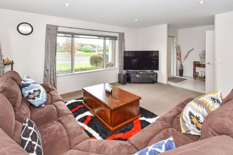 Photo of property in 91 Parkhaven Drive, Rosehill, Papakura, 2113