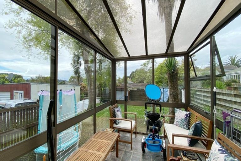 Photo of property in 1 Iorangi Place, Hillpark, Auckland, 2102